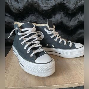 Converse Womens Chuck Taylor All Star Lift Hi Trainer size 7.5 black and white